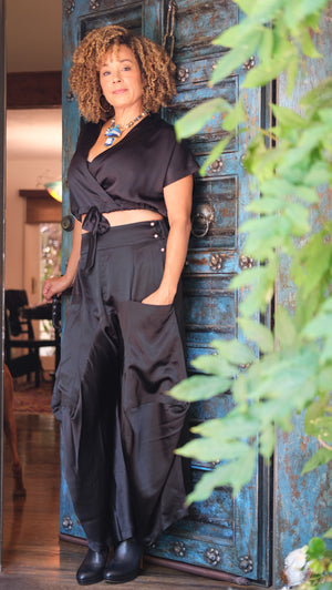 känsla Silk Wrap Top, in Black