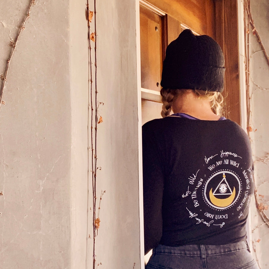Eye Am The Moon, Mixed Font V-Neck