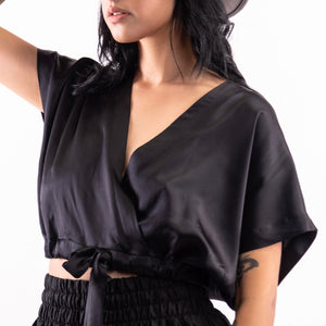 känsla Silk Wrap Top, in Black