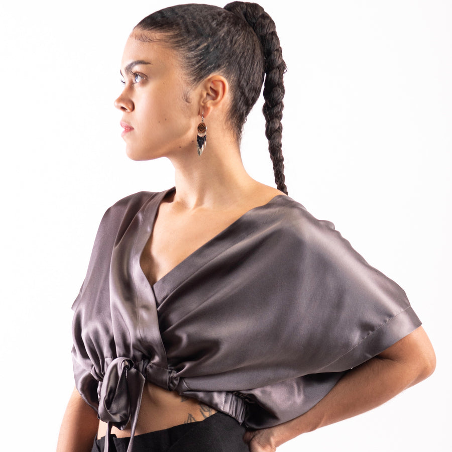 känsla Silk Wrap Top, in Charcoal